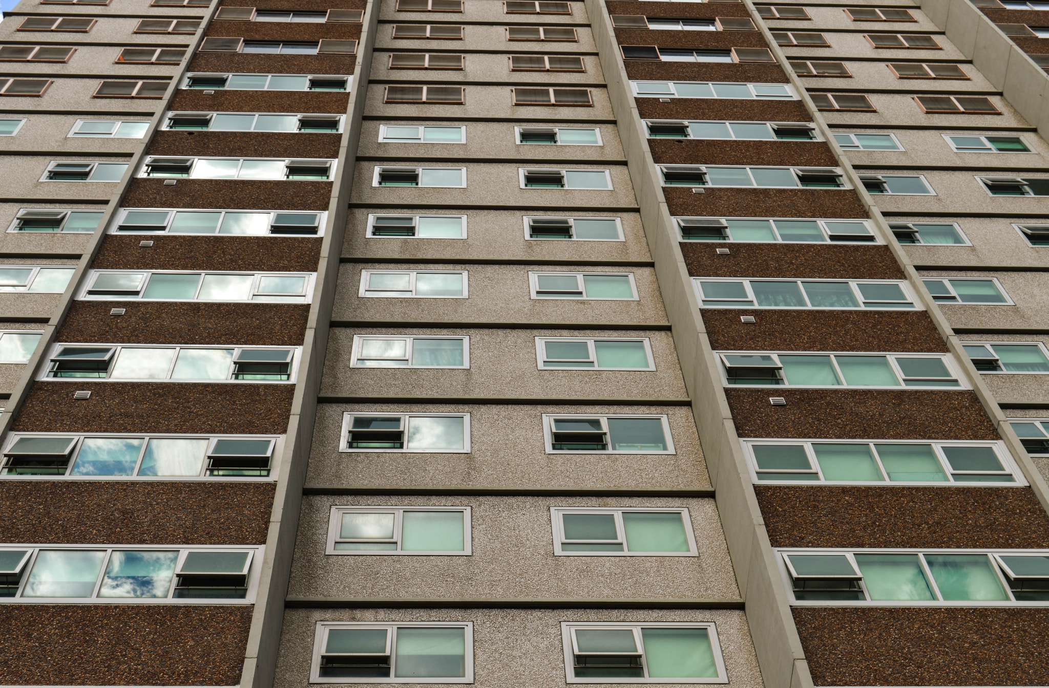 Edificio residencial moderno gestionado con Vilkor